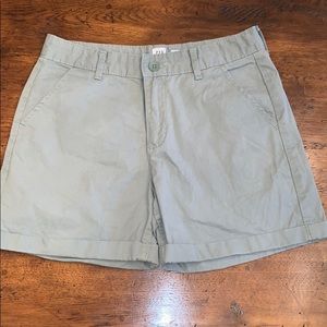 Girls Gap size 16 olive green midi short